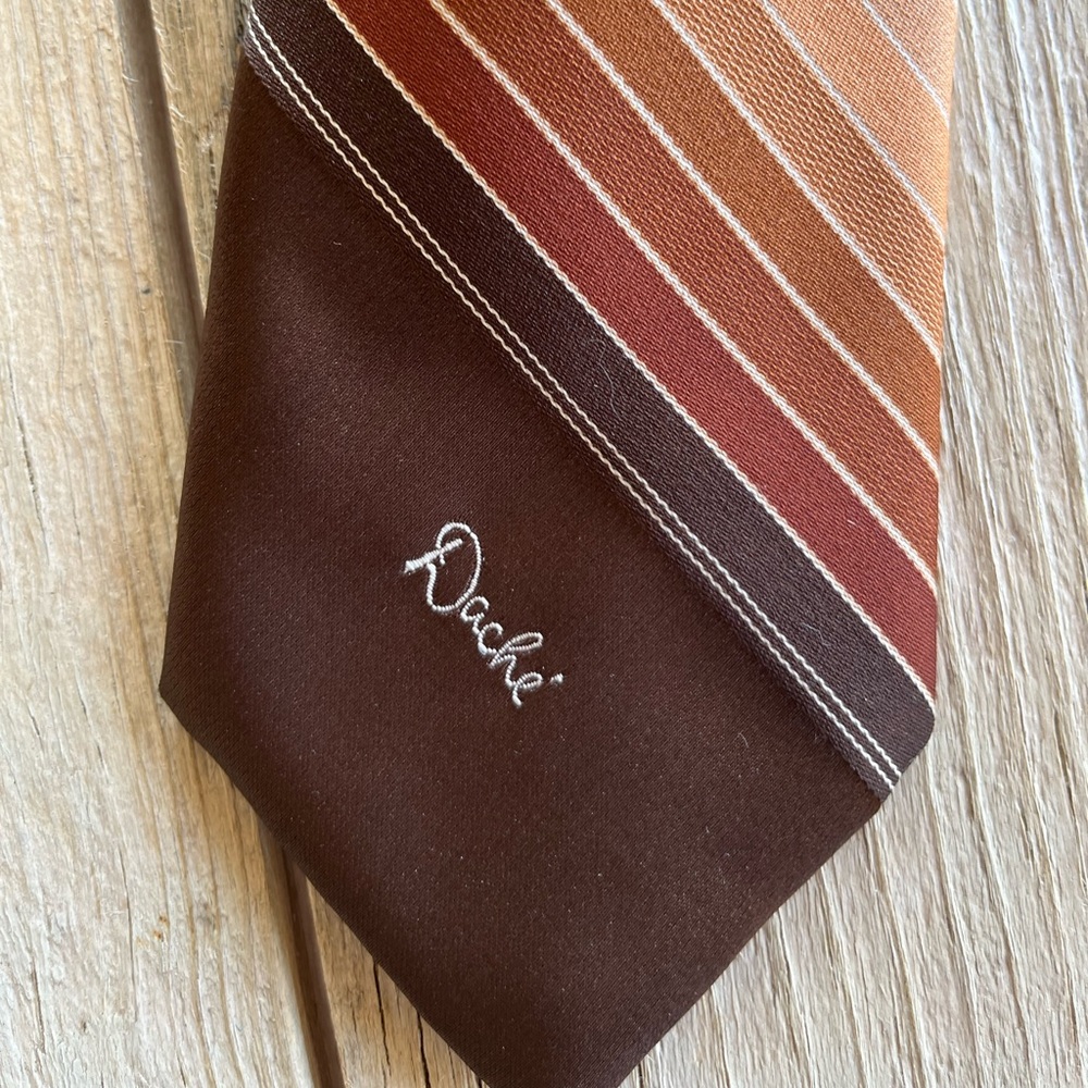 Vintage Lilly Dache necktie. Metal detail.
